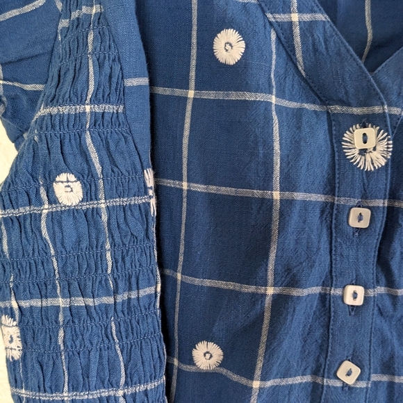 Sold! NWT Embroidered Puff-Sleeve Crop Top in Windowpane - Picture 8 of 16